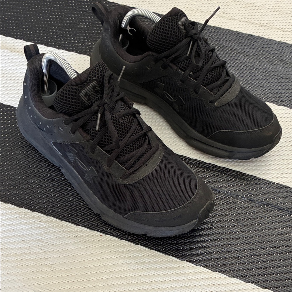 Under Armour charged Men's Black Athletic Sneakers 10